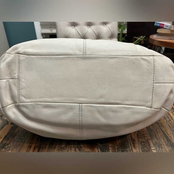 Coach White Leather Shoulder Bag - Picture 7 of 16